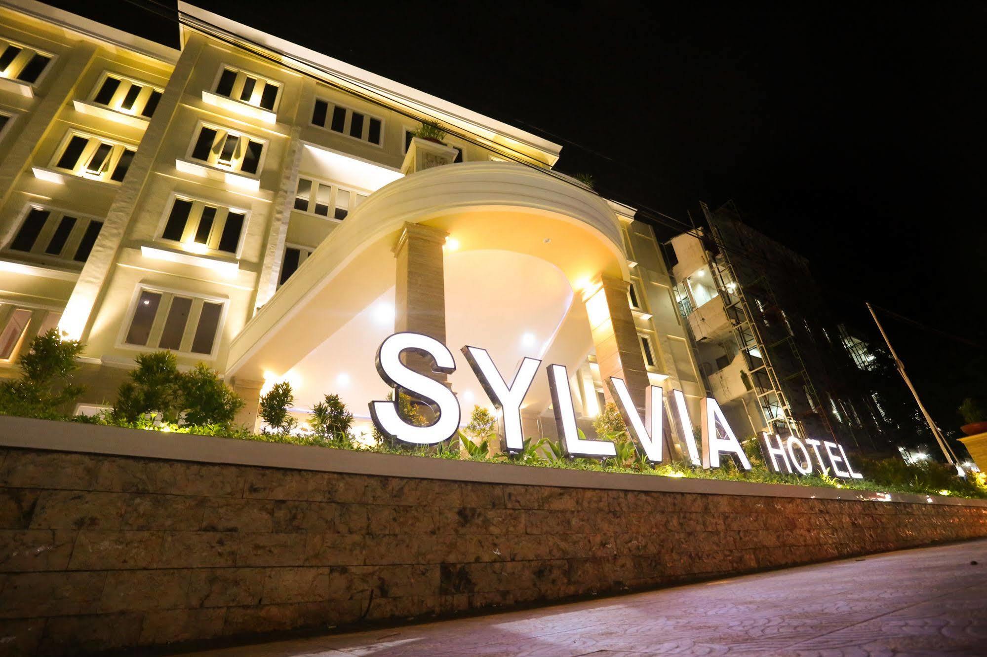 Sylvia Hotel Premier Kupang Купанг Экстерьер фото
