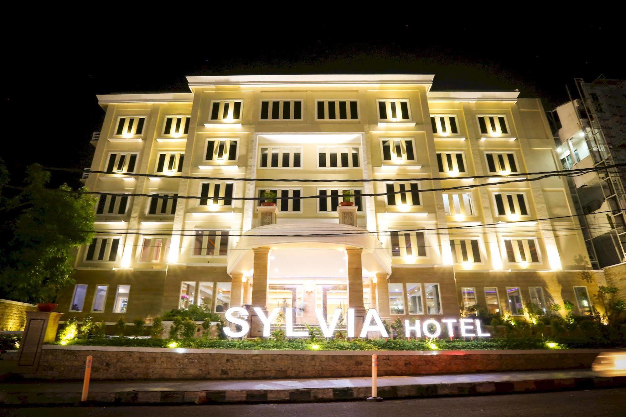 Sylvia Hotel Premier Kupang Купанг Экстерьер фото